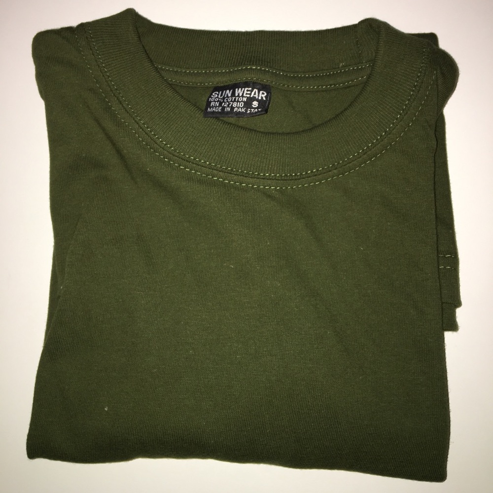 2 T-Shirts - Picture 6 of 10
